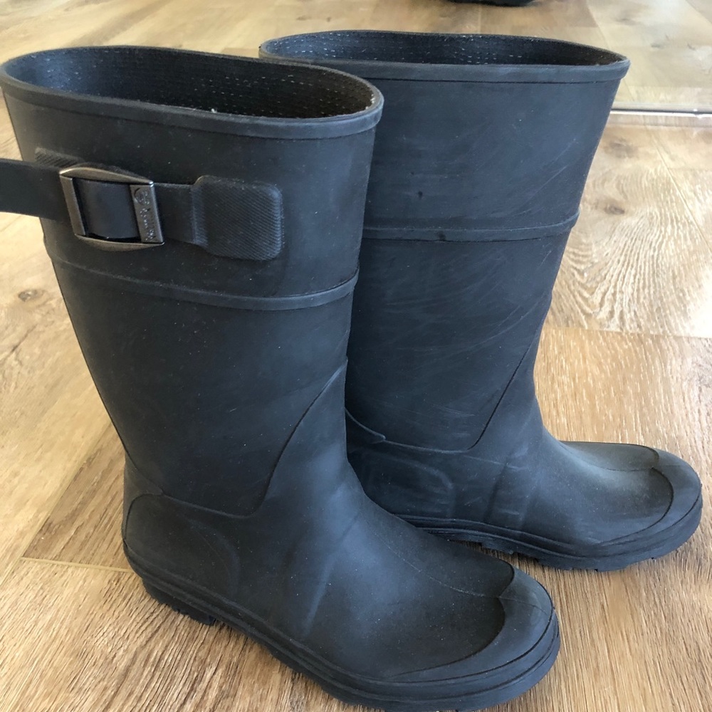 Girls black rain boots Kamik size 1